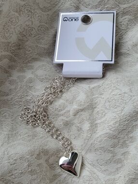 5/$35💐 Silver Long Necklace Chain With Heart Charm - Warehouse One